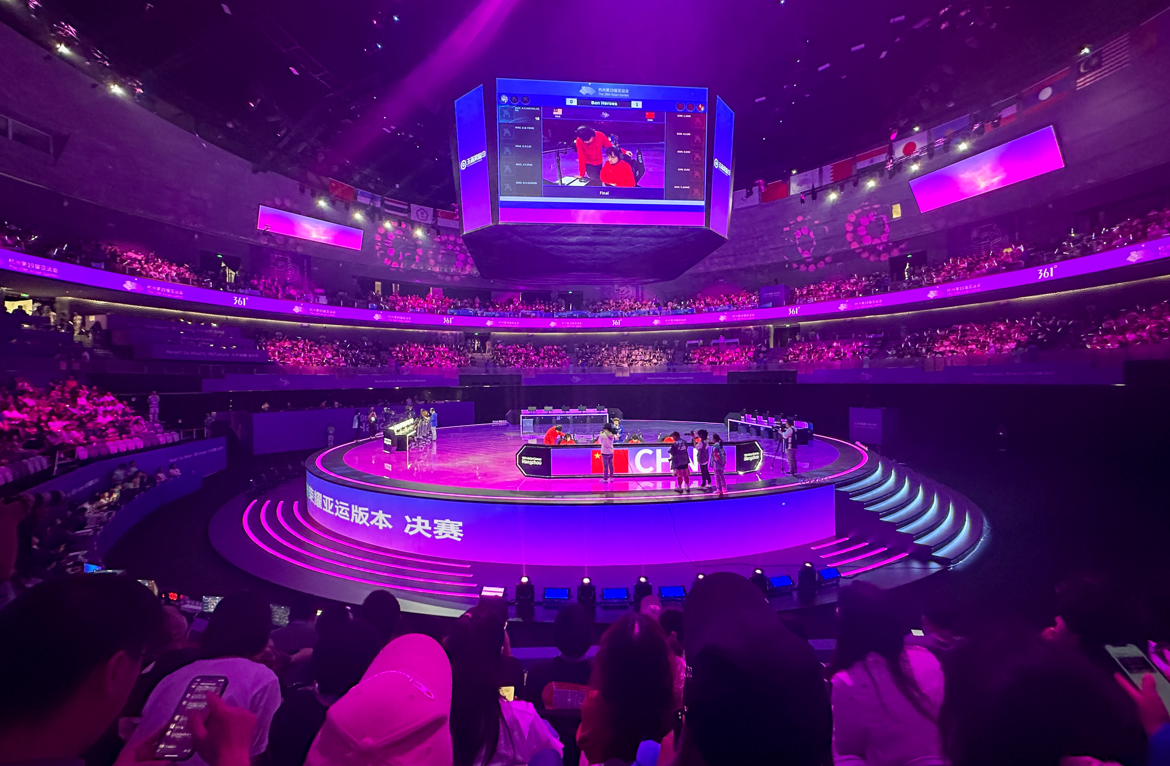 九游会·J9：网球拍初学重量怎么选合适